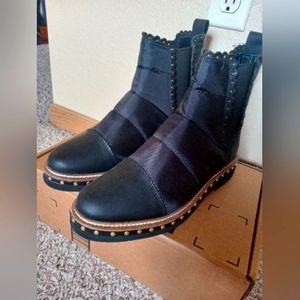 Free people Atlas Chelsea Puffer boots